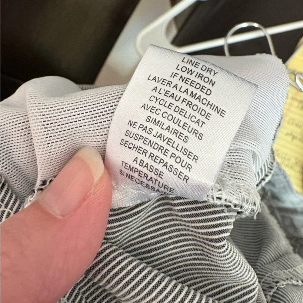 Bella Rose grey/white pinstripe Capri with 3 button detail. Size Large.